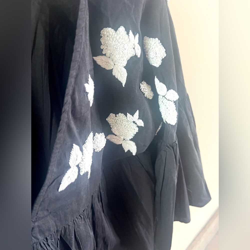Anthro Maeve Harlow Embroidered Sequin V-Neck XS Black Boho Flutter Sleeve Top - Picture 6 of 15